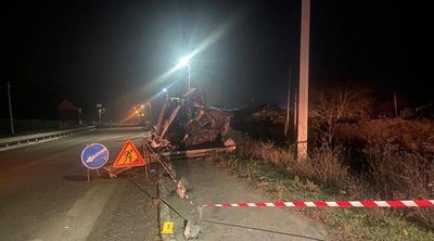 Водій автомобіля допустив зіткнення із відбійником, 18 грудня 2025 року, Хмельниччина Водій автомобіля допустив зіткнення із відбійником, 18 грудня 2025 року, Хмельниччина