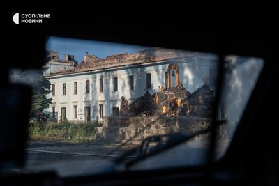 вид на центр Часового Яру з вікна бронеавтомобіля "Козак"