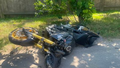 У Хмельницькому поліцейські встановлюють обставини ДТП, у якій травмувався 33-річний мотоцикліст, 16 листопада 2026 року У Хмельницькому поліцейські встановлюють обставини ДТП, у якій травмувався 33-річний мотоцикліст, 16 листопада 2026 року
