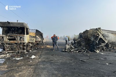 Російські дрони влучили по автостоянці на Одещині: є загиблі та постраждалі Російські дрони влучили по автостоянці на Одещині: є загиблі та постраждалі