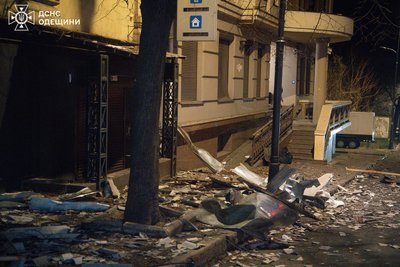 Російський дрон влучив у житловий будинок та соціальні об'єкти в Одесі Російський дрон влучив у житловий будинок та соціальні об'єкти в Одесі