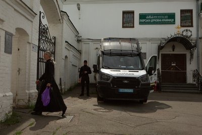 Комісію заповідника знову не пустили до корпусів Києво-Печерської Лаври Комісію заповідника знову не пустили до корпусів Києво-Печерської Лаври