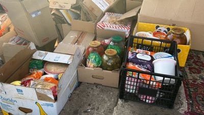 Люди сортують відходи у селах на Рівненщині, щоб підтримати ЗСУ