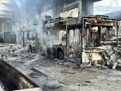 Тролейбусне депо у Слобідському районі Харкова зазнало атаки "Шахедів", пошкоджені тролейбуси: фото наслідків 4 Тролейбусне депо у Слобідському районі Харкова зазнало атаки "Шахедів", пошкоджені тролейбуси: фото наслідків 4
