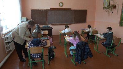 PISA-2025: майже половина українських підлітків не досягла базового рівня читацької грамотності — що кажуть нардепи