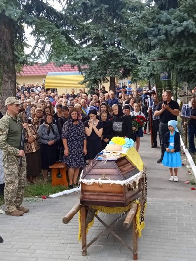 Воїну 30 бригади Роману Вовчику посмертно присвоїли звання Героя України Воїну 30 бригади Роману Вовчику посмертно присвоїли звання Героя України