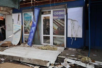 Російські військові обстріляли один з ринків Херсона Російські військові обстріляли один з ринків Херсона