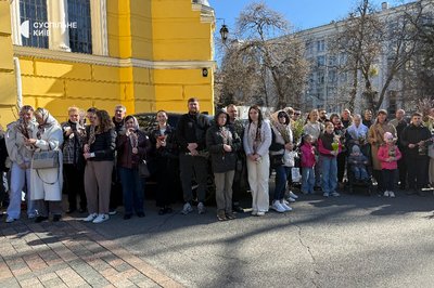 "Не я б'ю, верба б'є": як кияни відзначають Вербну неділю "Не я б'ю, верба б'є": як кияни відзначають Вербну неділю