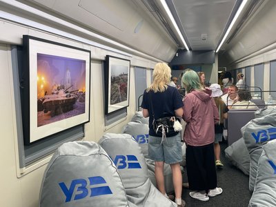 "Це все — наша реальність". У Дніпрі побував "Мистецький потяг" з фотовиставкою про війну в Україні "Це все — наша реальність". У Дніпрі побував "Мистецький потяг" з фотовиставкою про війну в Україні
