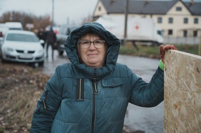 Зінаїда Карасевич, мешканка будинку в Харкові, пошкодженого ударом, 21 жовтян 2025 року Зінаїда Карасевич, мешканка будинку в Харкові, пошкодженого ударом, 21 жовтян 2025 року
