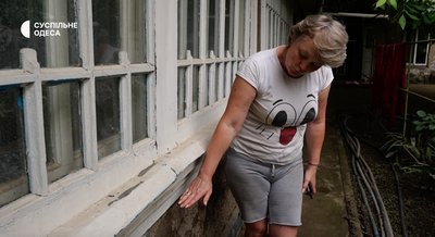Жителі Херсона показали свої будинки після сходу води