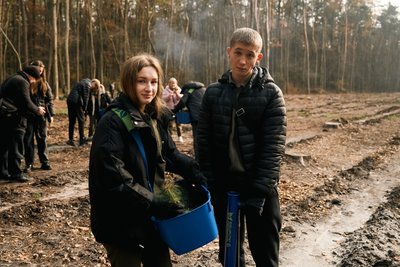 Сосна, дуб, ялина: як поблизу Тростянця висаджували ліс. ФОТО Сосна, дуб, ялина: як поблизу Тростянця висаджували ліс. ФОТО