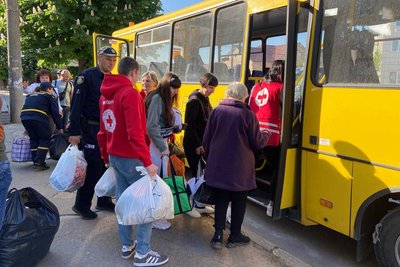 На Житомирщину прибув ще один евакуаційний потяг із переселенцями з Донеччини На Житомирщину прибув ще один евакуаційний потяг із переселенцями з Донеччини