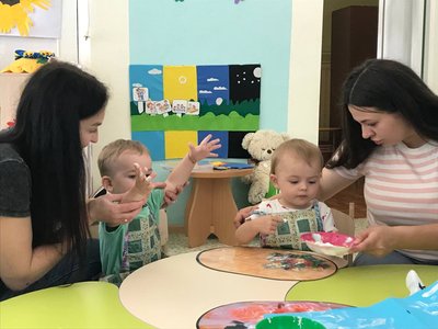У Житомирі відкрили 8 центрів педагогічного партнерства для дітей від 1 до 2 років: які заняття проводять у дитсадку №46 У Житомирі відкрили 8 центрів педагогічного партнерства для дітей від 1 до 2 років: які заняття проводять у дитсадку №46