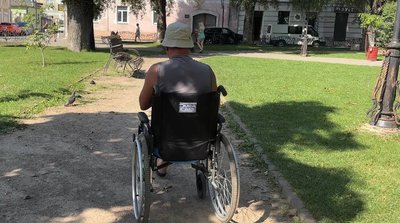 Степан Рак у парку в Бродах Степан Рак у парку в Бродах