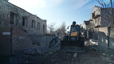 Зруйнований три будинки: очевидці розповіли про нічну атаку на Миколаїв Зруйнований три будинки: очевидці розповіли про нічну атаку на Миколаїв
