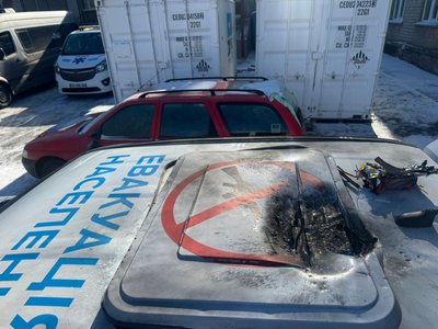 «Сховалися, щоб уникнути повторного удару». Волонтери з Дніпра потрапили під атаку FPV-дрона під час евакуаційної місії «Сховалися, щоб уникнути повторного удару». Волонтери з Дніпра потрапили під атаку FPV-дрона під час евакуаційної місії