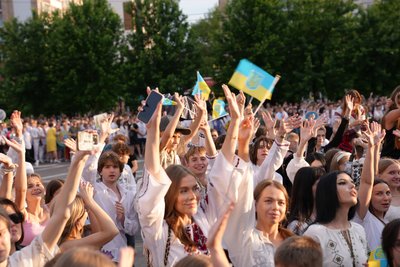 "Марш подяки": фоторепортаж з ходи випускників у Черкасах "Марш подяки": фоторепортаж з ходи випускників у Черкасах