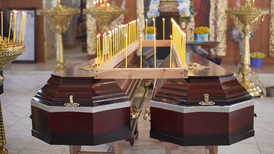 На Вінниччині попрощалися з подружжям, яке загинуло під час ракетного обстрілу столиці На Вінниччині попрощалися з подружжям, яке загинуло під час ракетного обстрілу столиці