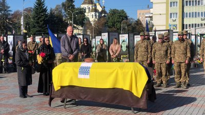Із нацгвардійцем Михайлом Карюковим попрощались у Рівному Із нацгвардійцем Михайлом Карюковим попрощались у Рівному