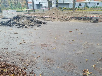 У Житомирі ремонтують ділянку дороги, де вчергове утворилося провалля