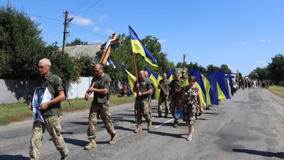На Чернігівщині попрощалися з трьома захисниками України: Євгеном Сутулою, Ігорем Розсудовським та Миколою Примаком На Чернігівщині попрощалися з трьома захисниками України: Євгеном Сутулою, Ігорем Розсудовським та Миколою Примаком
