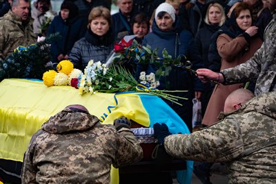 В Ужгороді попрощалися із полеглим захисником Олегом Копчею В Ужгороді попрощалися із полеглим захисником Олегом Копчею