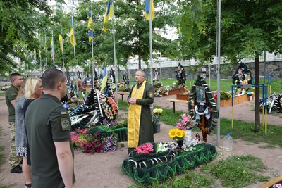У Житомирі родині загиблого прикордонника Василя Гречуха вручили державну нагороду У Житомирі родині загиблого прикордонника Василя Гречуха вручили державну нагороду