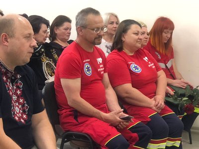 18 працівників Закарпатського центру екстреної медичної допомоги служать у лавах ЗСУ 18 працівників Закарпатського центру екстреної медичної допомоги служать у лавах ЗСУ