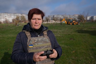 Попереджають про наближення російських БпЛА та рятують життя. Як херсонці користуються детекторами дронів Попереджають про наближення російських БпЛА та рятують життя. Як херсонці користуються детекторами дронів