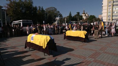 З військовими Вадимом Мулярчуком та Назаром Горецьким попрощалися у Рівному З військовими Вадимом Мулярчуком та Назаром Горецьким попрощалися у Рівному