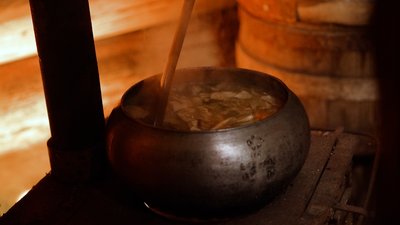 "Кулінарний спадок": рецепт грибової юшки, яку готували в криївках на Рівненщині "Кулінарний спадок": рецепт грибової юшки, яку готували в криївках на Рівненщині