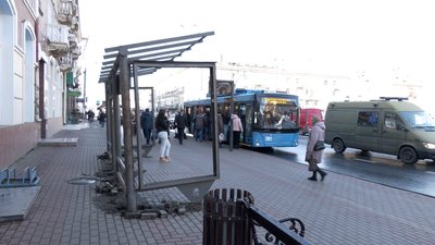 чому демонтували зупинки на Театральній площі у Рівному чому демонтували зупинки на Театральній площі у Рівному