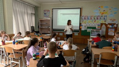 Диктанти шпигунів та кубики Блума: як школярі вчаться за новим правописом Диктанти шпигунів та кубики Блума: як школярі вчаться за новим правописом