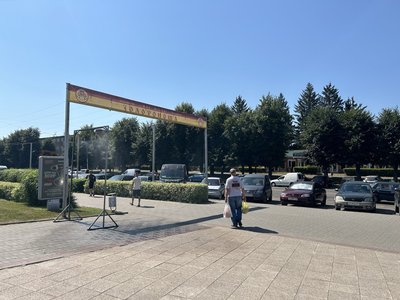 "Щоб охолодитись у шалену спеку": у місті на Черкащині встановили водяну арку "Щоб охолодитись у шалену спеку": у місті на Черкащині встановили водяну арку