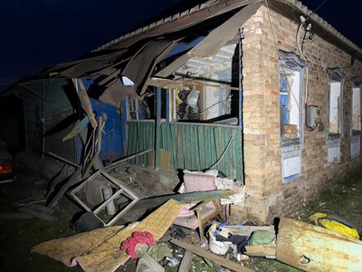 Наслідки влучання російського дрона по подвір'ю приватного будинку в Бахтині, 3 квітня 2026 року Наслідки влучання російського дрона по подвір'ю приватного будинку в Бахтині, 3 квітня 2026 року