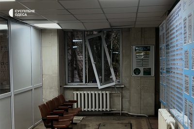 РФ атакувала Одесу дронами: пошкоджені лікарня, гімназія та житлові будинки — фото РФ атакувала Одесу дронами: пошкоджені лікарня, гімназія та житлові будинки — фото