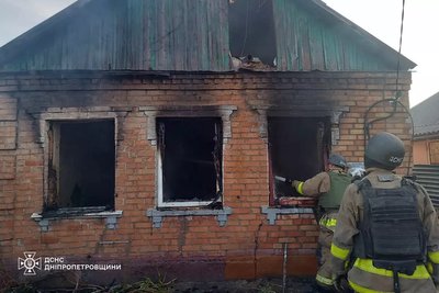 У Нікополі під час гасіння пожежі надзвичайники виявили тіло чоловіка У Нікополі під час гасіння пожежі надзвичайники виявили тіло чоловіка