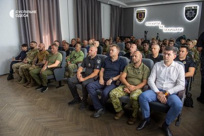 "Сиділи голодні, зверху насипали гради": в Одесі презентували фільм про оборону Торецька "Сиділи голодні, зверху насипали гради": в Одесі презентували фільм про оборону Торецька