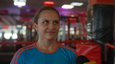 "Я знаю, що це буде важко". Як у Сумах тренуються дівчата-боксерки