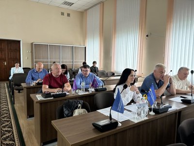 Депутатам міської ради на Рівненщині під час сесії вручили повістки Депутатам міської ради на Рівненщині під час сесії вручили повістки