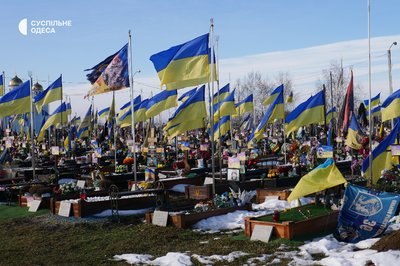 Покладання квітів і спільна молитва: в Одесі провели церемонію пам’яті на Західному кладовищі Покладання квітів і спільна молитва: в Одесі провели церемонію пам’яті на Західному кладовищі