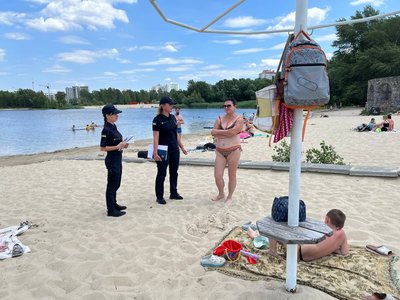 "Такими знаннями мають володіти всі": як черкасці вчили рятувати людей на воді "Такими знаннями мають володіти всі": як черкасці вчили рятувати людей на воді