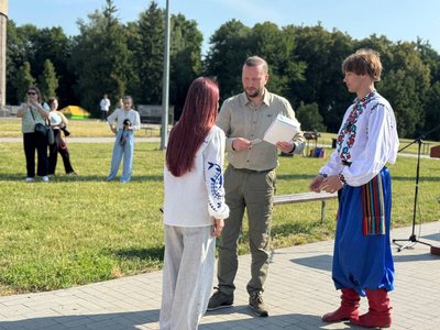 Вручення паспортів під час урочистостей до Дня Української Державності Вручення паспортів під час урочистостей до Дня Української Державності