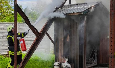 Загоряння у розподільчому щиті сонячних панелей на території приватної території Загоряння у розподільчому щиті сонячних панелей на території приватної території