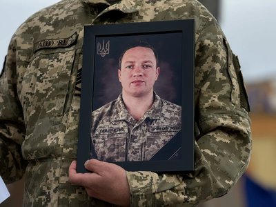 З військовими Євгеном Гайдученком та Олександром Чепелем попрощались у Рівному З військовими Євгеном Гайдученком та Олександром Чепелем попрощались у Рівному