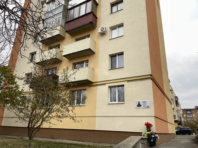 У Полтаві відкрили меморіальну дошку воїну Роману Твердохлібу