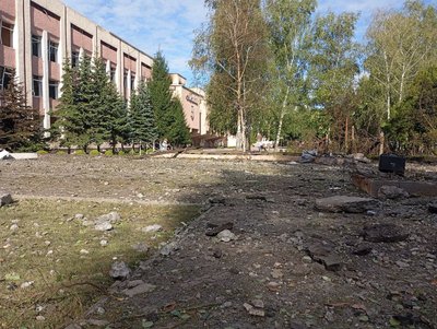 Влучили у "Н" корпус. Війська РФ атакували СумДУ ракетою та дронами. Репортаж Влучили у "Н" корпус. Війська РФ атакували СумДУ ракетою та дронами. Репортаж