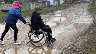 "Не пройти і не проїхати": у селі на Вінниччині роками чекають ремонту доріг "Не пройти і не проїхати": у селі на Вінниччині роками чекають ремонту доріг
