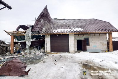 Поранена людина, пошкоджені магазин та господарські будівлі. Наслідки атаки на Рівненщину в обід 13 лютого Поранена людина, пошкоджені магазин та господарські будівлі. Наслідки атаки на Рівненщину в обід 13 лютого